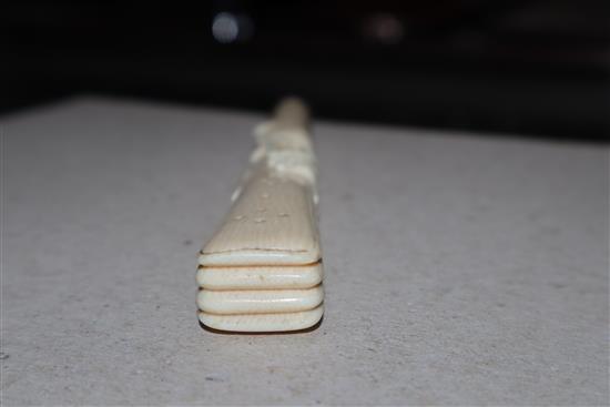 A Victorian ivory parasol handle